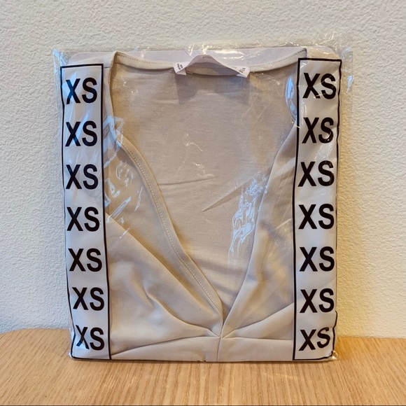 Mango Flowy Vneck blouse - Picture 2 of 6